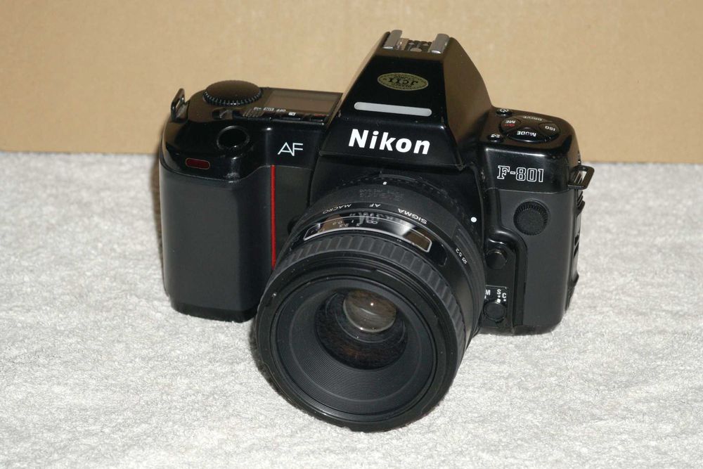 Nikon F-801 + AF 28mm f/2.8