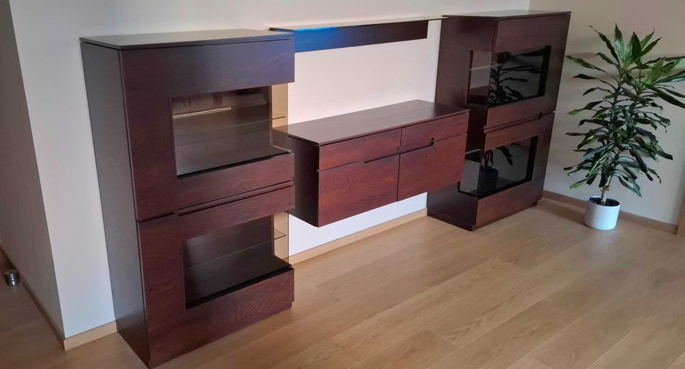 Zestaw mebli Klose (witryny / komody) z NATURALNEGO FORNIRU dębowego