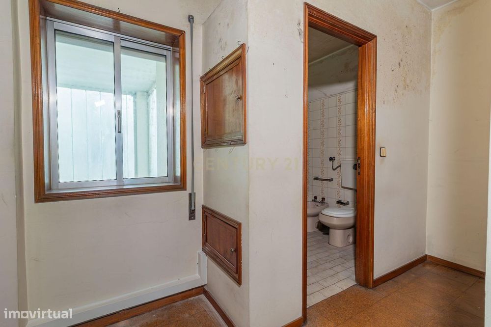 Apartamento T1 em Braga, Maximinos para recuperar - Oportunidade Única