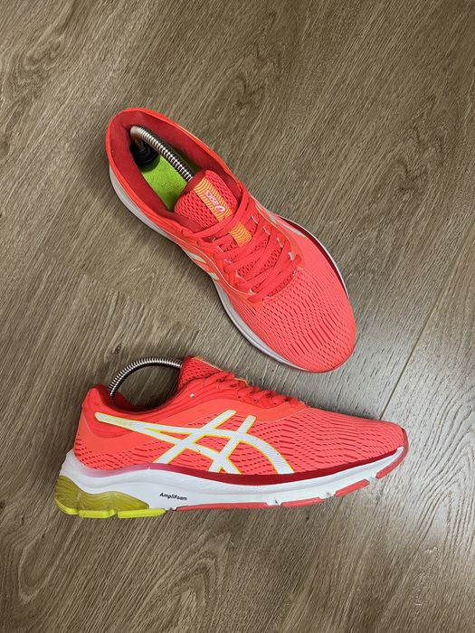 Продам БОМБЕЗНІ жіночі бігові кросівки Asics Gel-Pulse 11 Pink