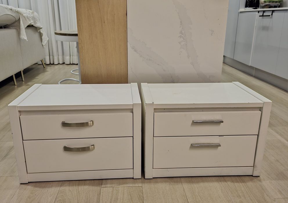 Vende-se conjunto de mesas de cabeceira