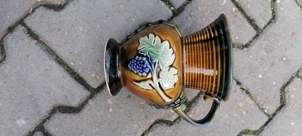 Śliczny ozdobny dzbanek z jeżynką - Antyk