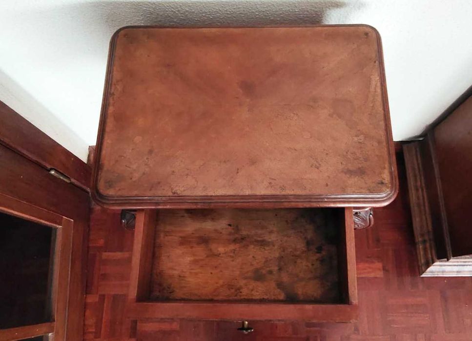 Mesa de apoio ou de cabeceira