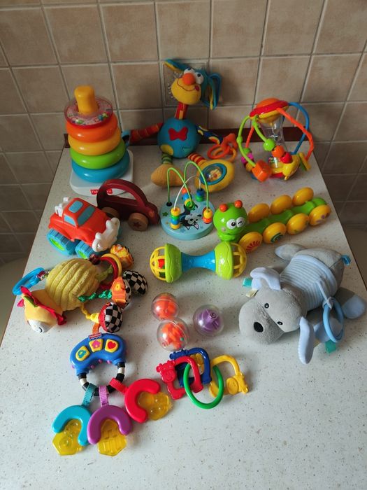 Zestaw interaktywnych zabawek niemowlęcych Fisher Price
