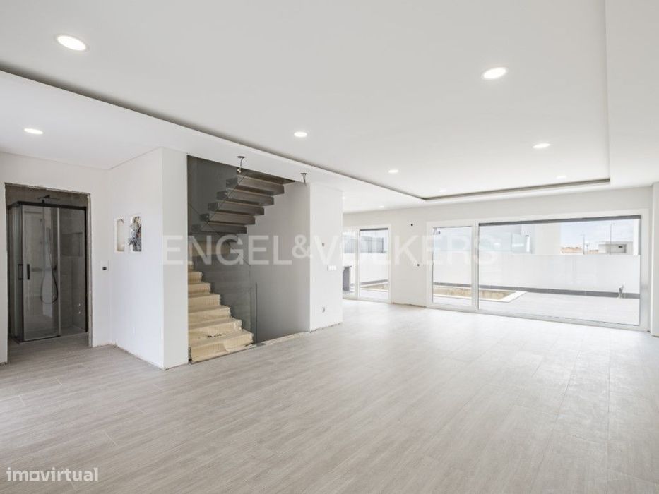 Moradia de Luxo T4 em Alcochete com Piscina e Rooftop