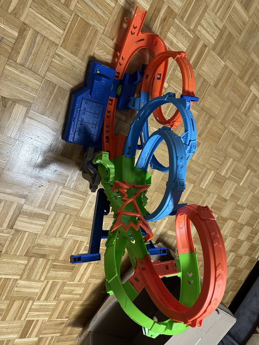 Hot Wheels Action Poczwórna pętla kraks HXR70