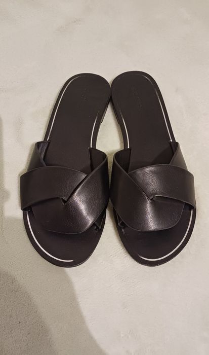 Klapki skórzane Even&Odd r.38
Klapki płaskie