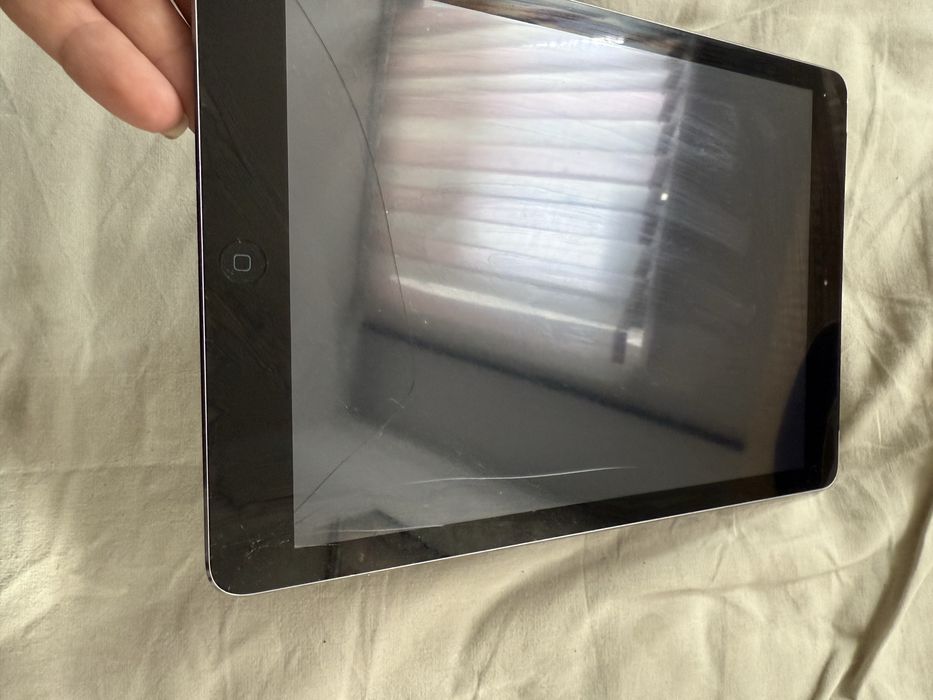 Apple iPad моделі A1475 планшет