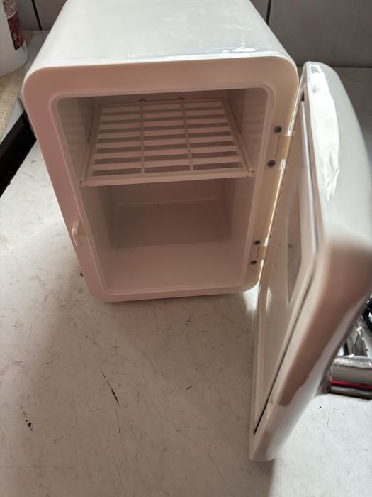 Lodowka na kosmetyki