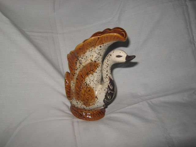 Лебедь (фарфор).