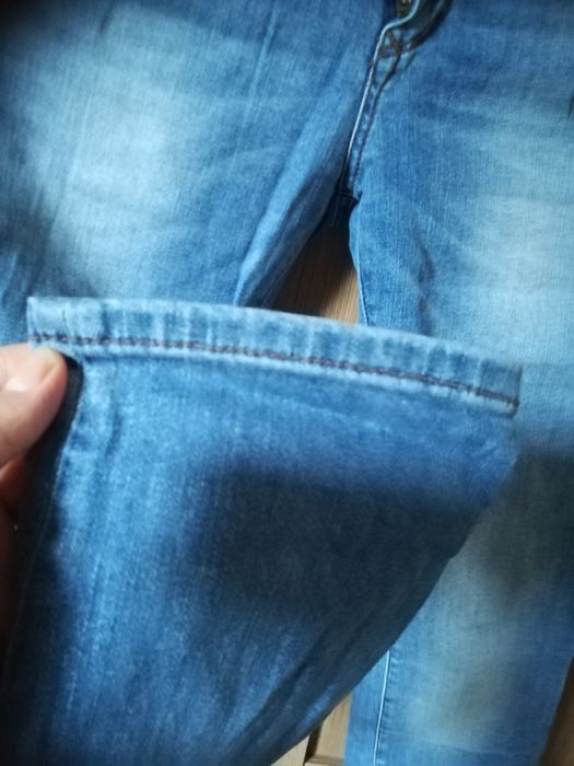 Sprzedam spodnie jeansowe. Szer w pasie 44-47. Dl nogawki 72.