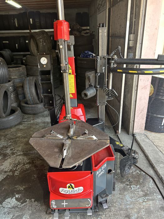 Maquina de desmontar pneus