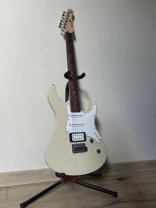 Yamaha Pacifica 112V Vintage White E-Gitara + Zestaw: wzmacniacz, Sluchawki, Stojak, Kabel, uchwyt na szyje,