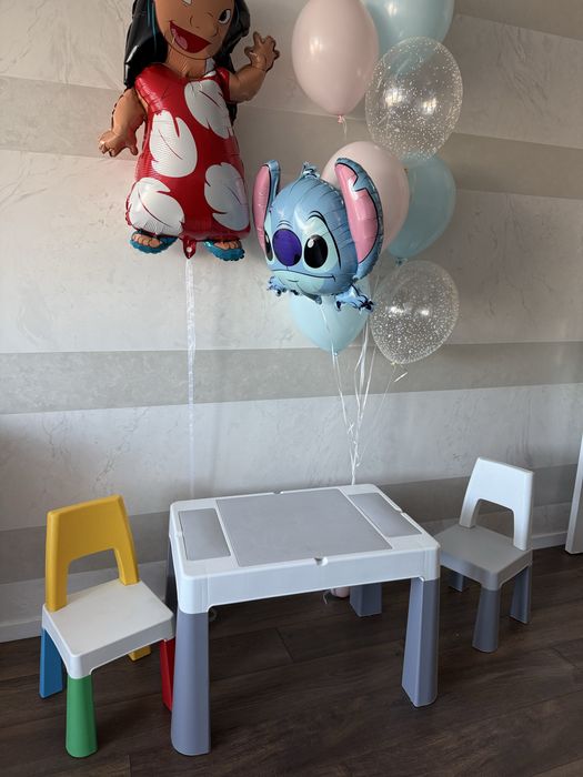 Дитячий стіл і 2 стільця