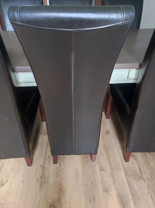 Duży drewniany stół w stylu prowansalskim i 6 krzeseł