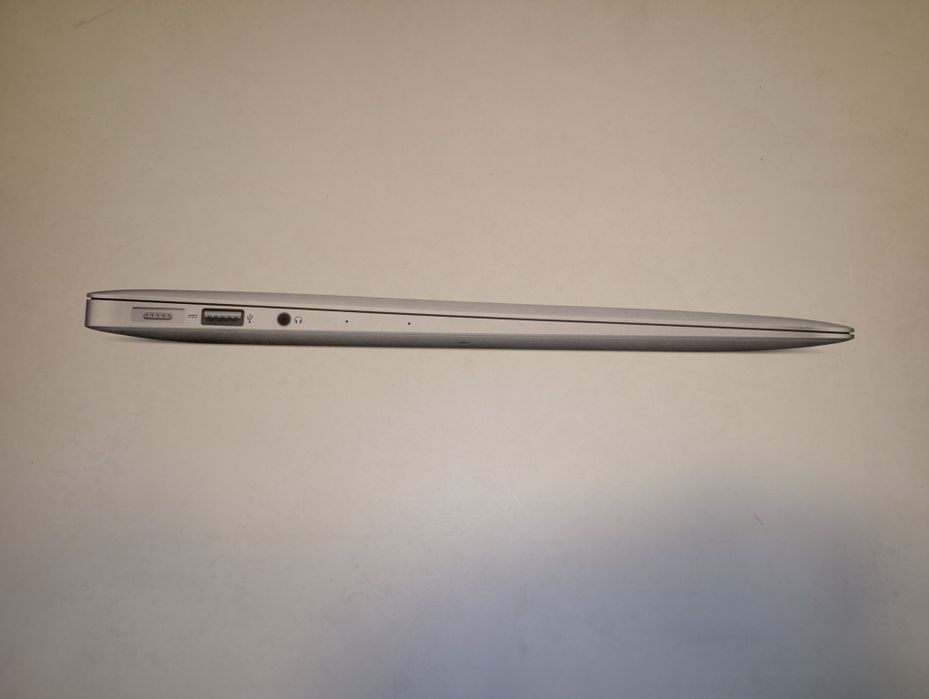 Macbook Air 13" 2017 8GB 128GB + gratis