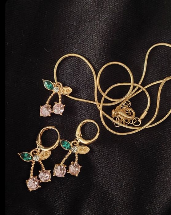 Zestaw wisiorek z kolczykami