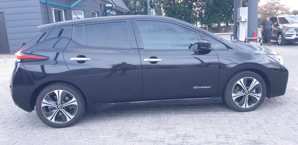 Продам Nissan Leaf