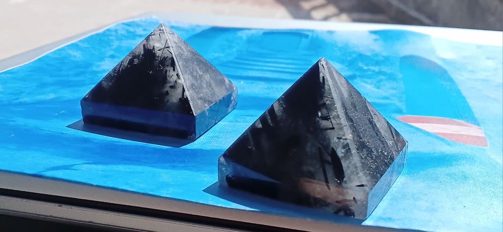 Piramide Energia Ornanite Quartzo Turmalina preta natural Reiki