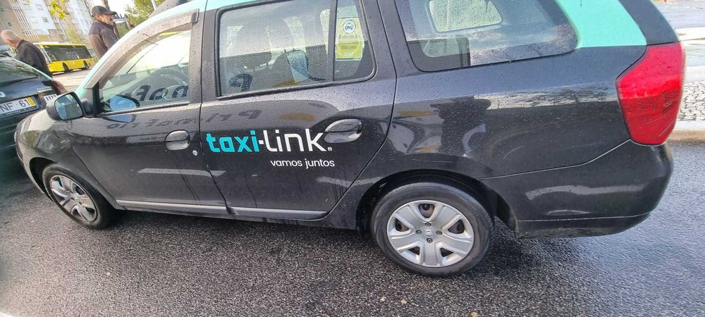 Vende-se Licença de Taxi em Lisboa com Carro ( NEGOCIÁVEL )