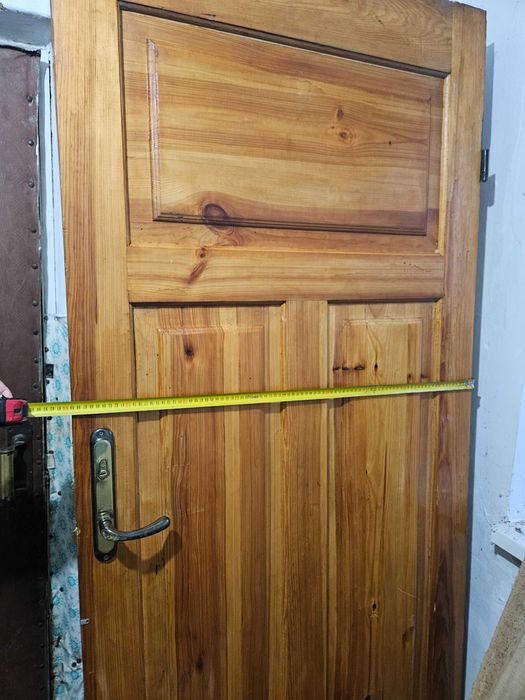 Двері дерев'яні, важки, в чудовому стані, 89 см на 209 см