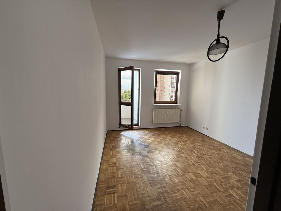 Słoneczna kawalerka 35,2 m² z dużym balkonem i piwnicą (możliwość przerobienia na 2 pokoje!) Warszawa, Gocław (ul. Mikołajczyka)