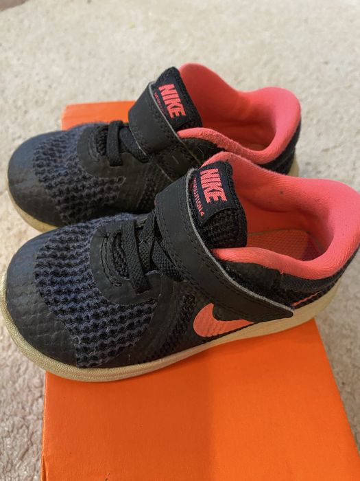 Buty sportowe Nike Revolution 4 r. 23,5 wkladna 15 cm