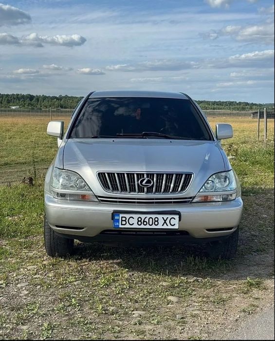 Автомобіль Lexus RX 300