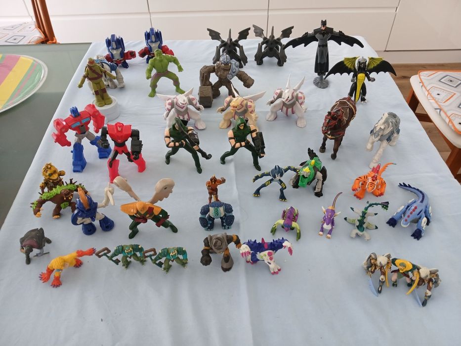 Lote de 45 figuras em PVC