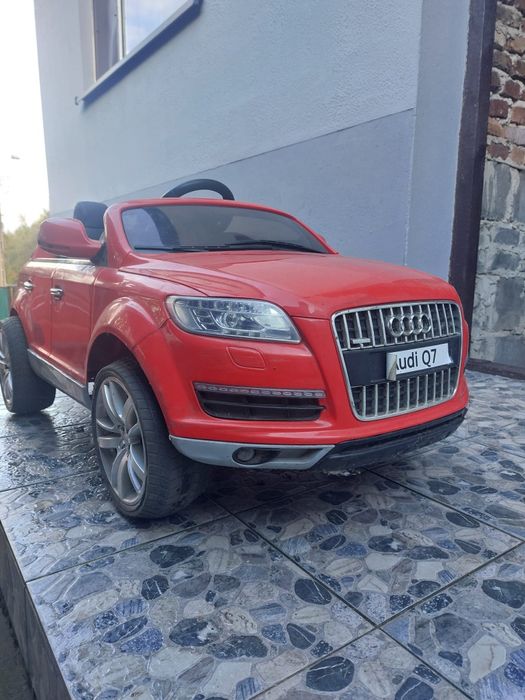 Samochodzik na akumulator Audi Q7
