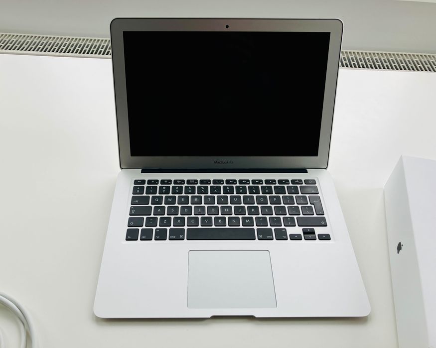 Laptop Apple MacBook Air  i5/8GB/128GB