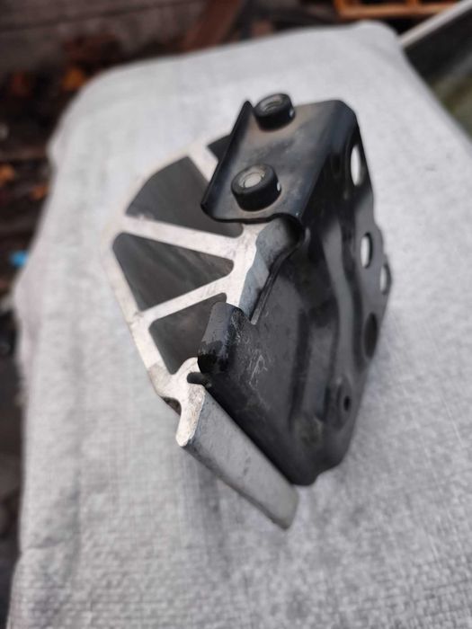 Відбійник лонжерона з кронштейном Mercedes w117 CLA c117 13-19