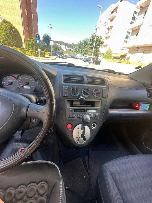 Honda Civic 1.4iS de Caixa Automática