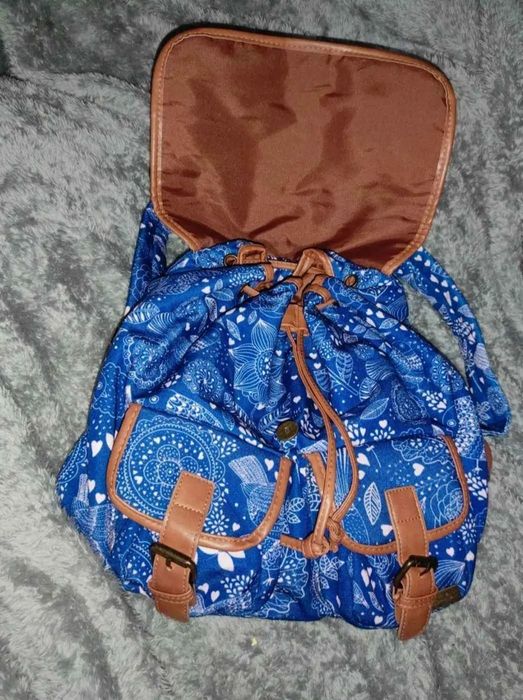 Mochila nova - azul e camel