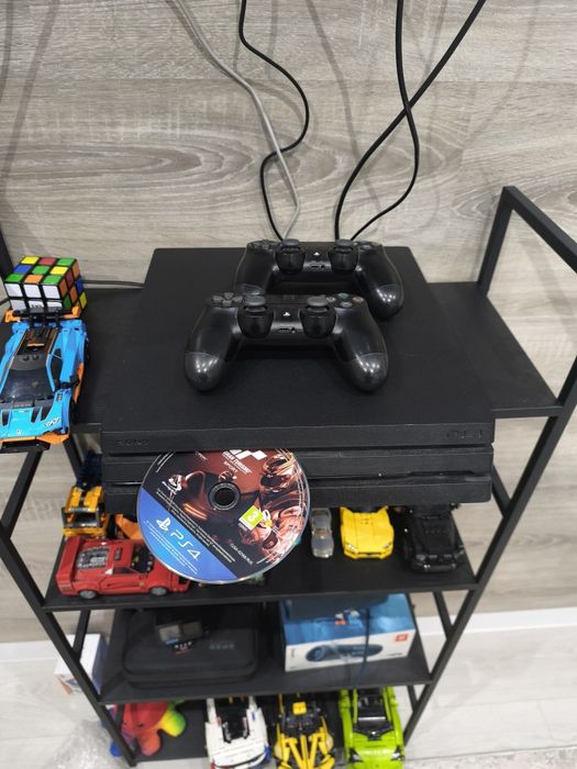 Ps4 pro 1tb ssd 2 джостіка