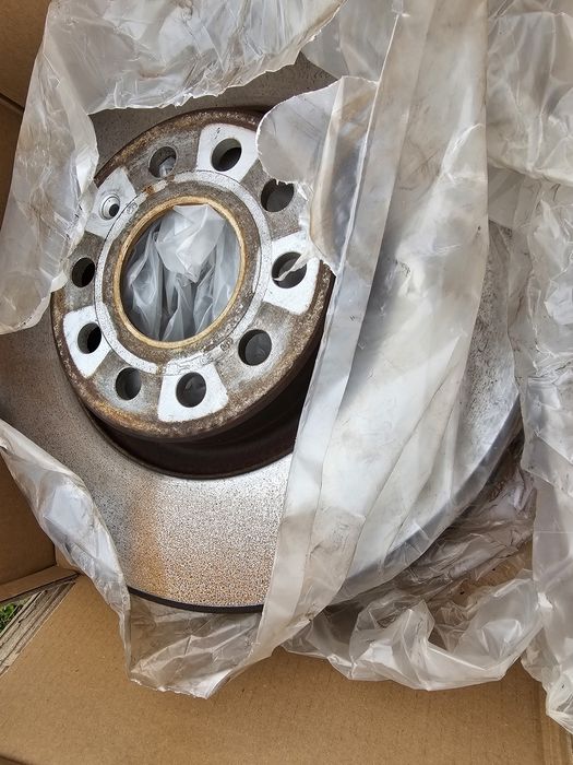 Vende-se  Discos de travão com pastilhas para VW passat B6