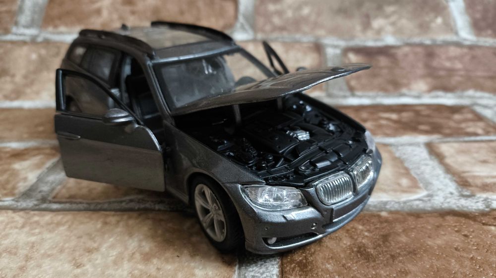 Модель авто BMW S Series Touring 1:24 Bburago