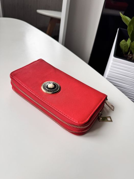 Зручний та вмісткий гаманець