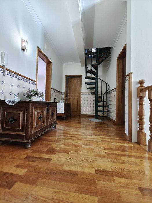 Moradia T5 com excelente localização em Vouzela