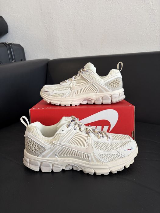 Оригінальні кроссовеи Nike vomero 5 Soft Pearl