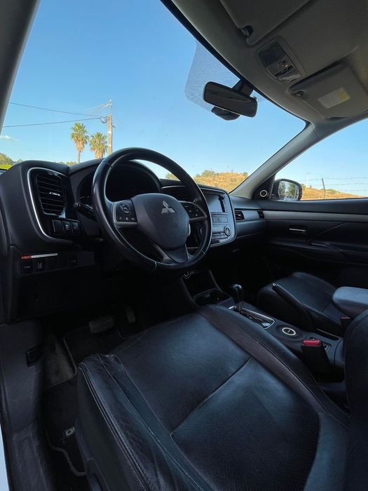 Mitsubishi Outlander 2.2 DI-D Instyle Navi AT 4WD