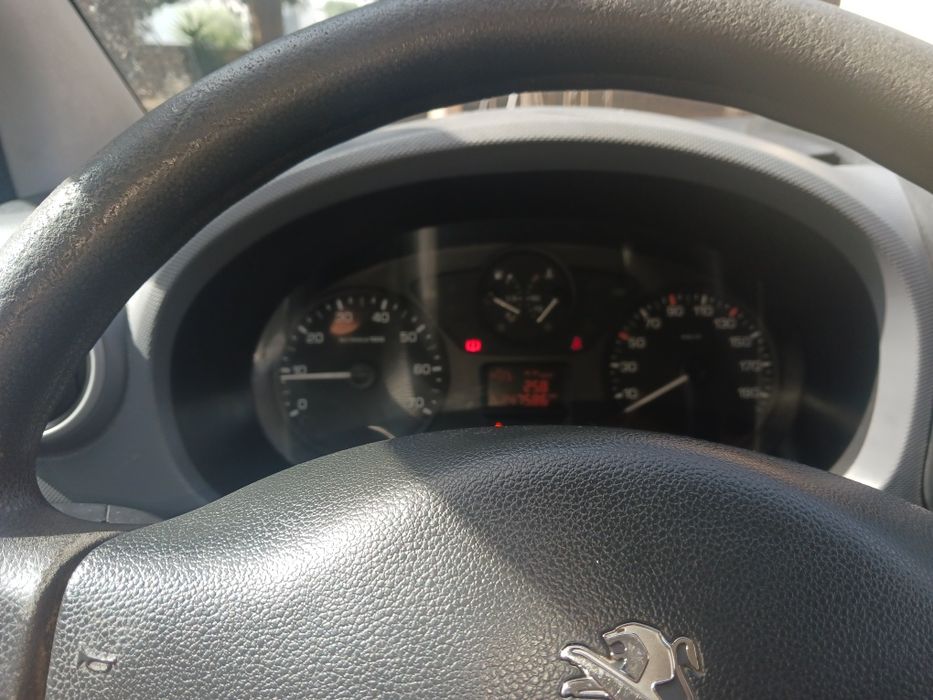 Peugeot Partner 08- 2018 1.6 BlueHDi 90 cv com GPS carplay em excelente estado