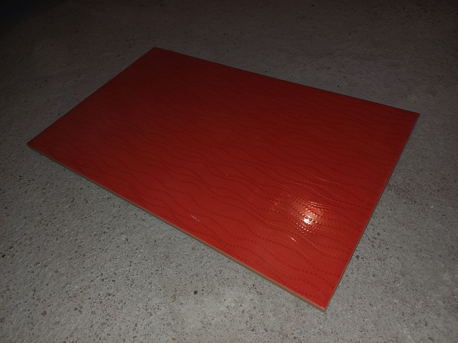 Piękne czerwone kafelki 40 x25 cm