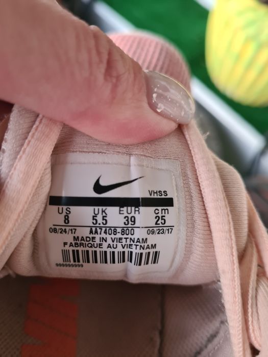 Кросівки фірми Nike