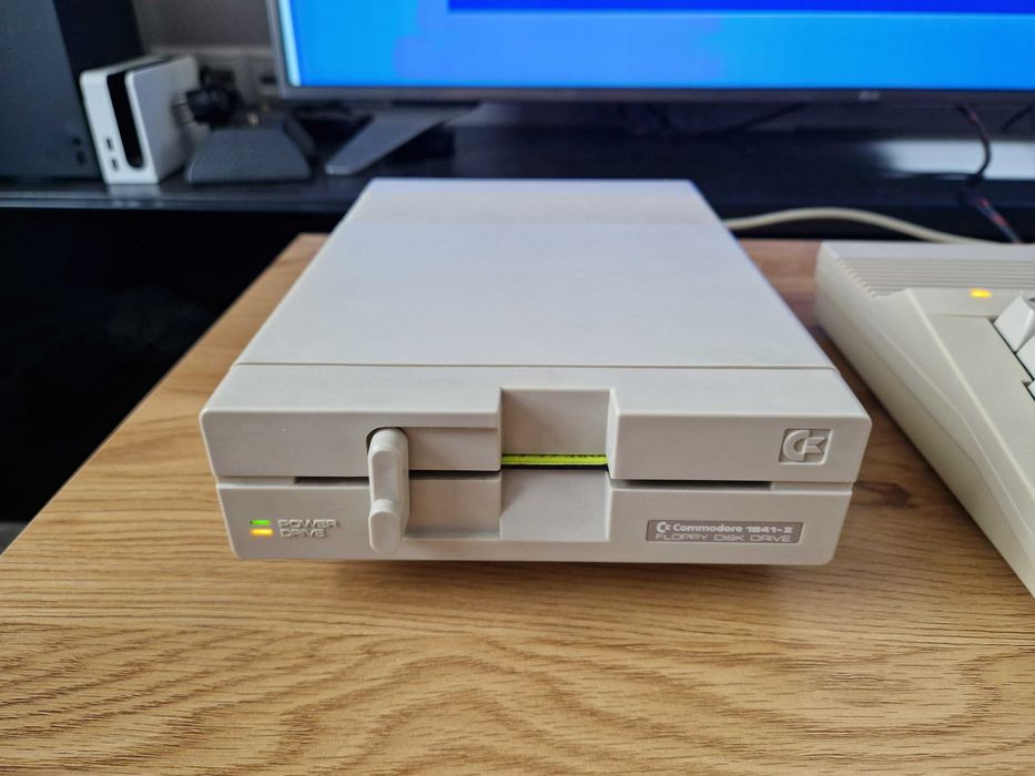 Commodore C64C + Commodore 1541-II