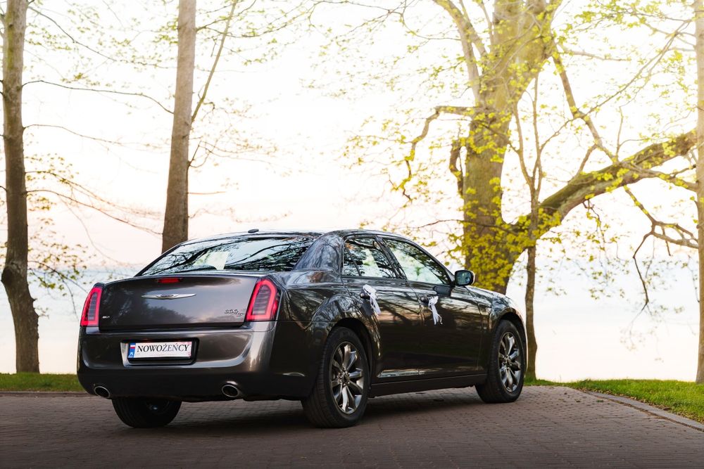 Chrysler 300S do ślubu – elegancja z charakterem