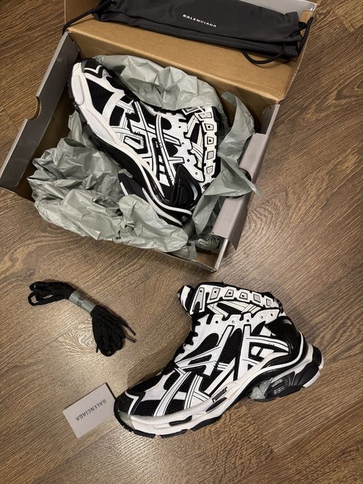 Нові Balenciaga Runner