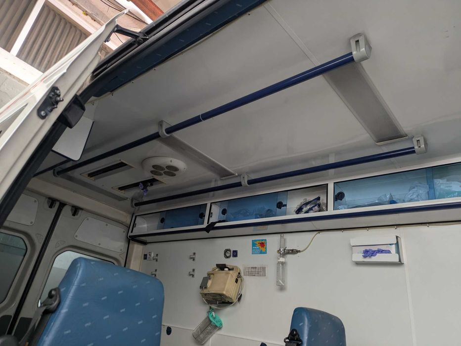 Ambulância avariada