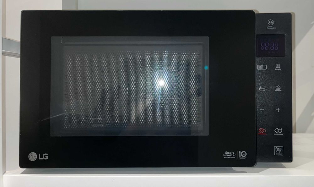 Micro-ondas com grill LG NeoChef™ MH6336GIB, 23 litros, 1000 W, Smart Inverter, EasyClean™, preto - Como novo