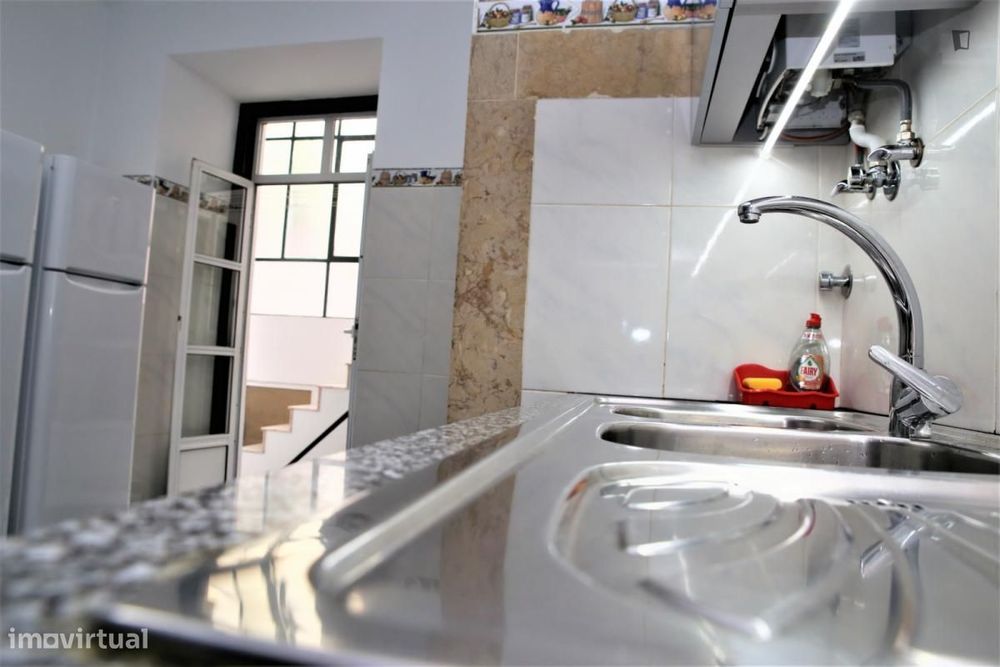 Quarto - localizado em Penha de França Lisbon